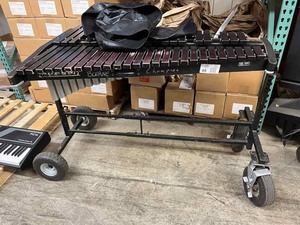 lot 49 image: Musser Xylophone M51 & Rolling Stand