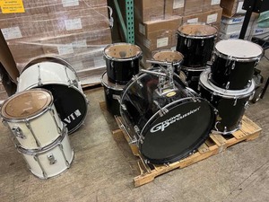 lot 51 image: Asst. Drums
