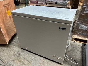 lot 58 image: Magic Chef Model HMCF7W2 Chest Freezer