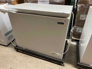 lot 59 image: Magic Chef Chest Freezer