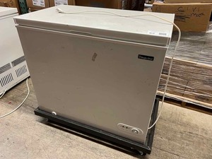 lot 62 image: Magic Chef Chest Freezer