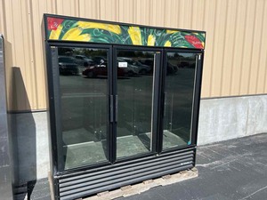 lot 26 image: SalvageScrap Flower Cooler with Three Doors Model True GDM-72FC 115v
