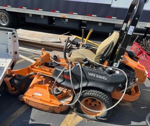 lot 18 image: Salvage Scag Cheetah Zero-Turn Mower
