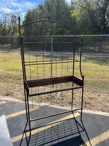 lot 17 image: Bakers Rack