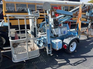 lot 8 image: Genie TZ-3420 Bumper-Pull Cherry Picker
