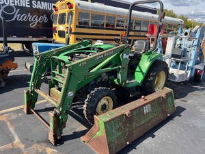 lot 6 image: Salvage Tractor John Deere 4410 w430 Loader LV4410P145270
