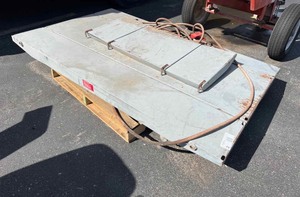 lot 2 image: Lift Table, apprx. 80 x 48 inches