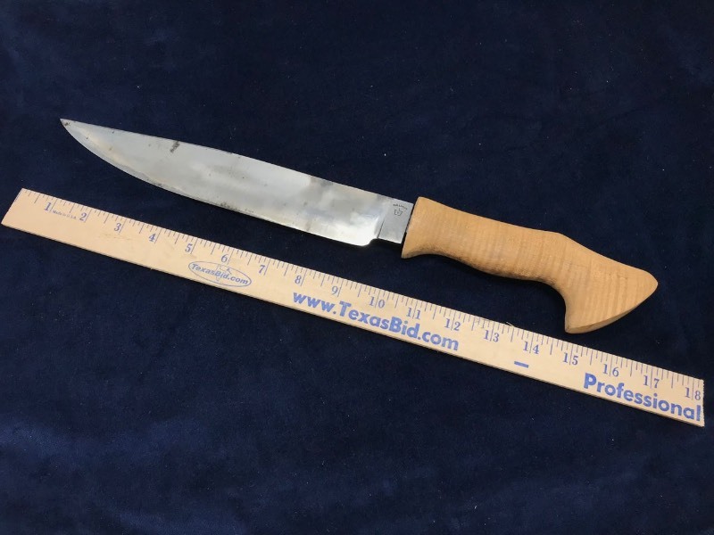 lot 168 image: Knife  Unfinished Terry Callahan JS Bowie Tiger Stripe Maple ( - guard)
