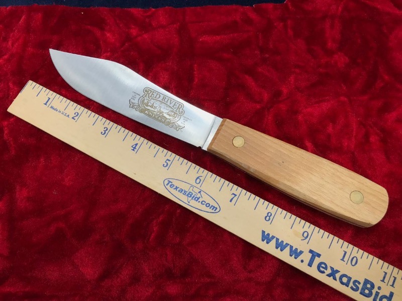 lot 186 image: Knife  Red River Buffalo Skinner, Wood Handle (pitting)