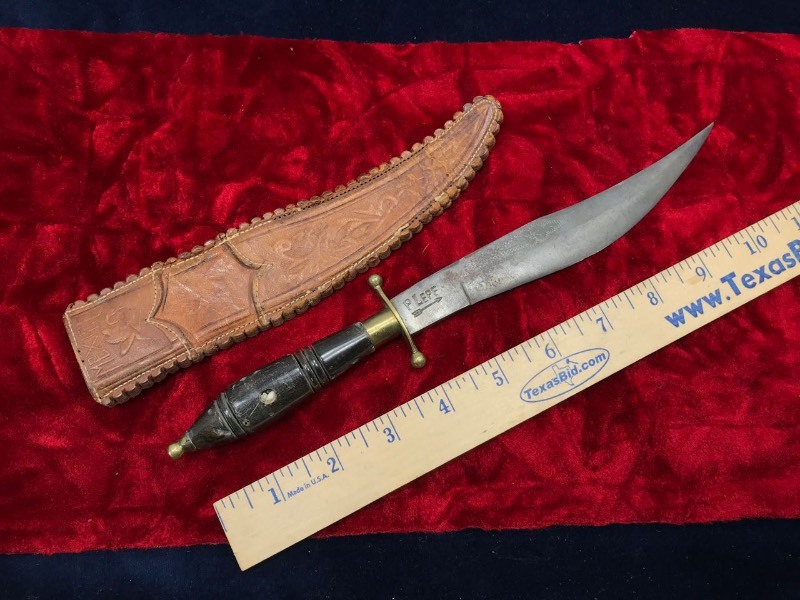 lot 190 image: Knife  P. Lope Mexico, Buffalo Horn, Brass Fitters