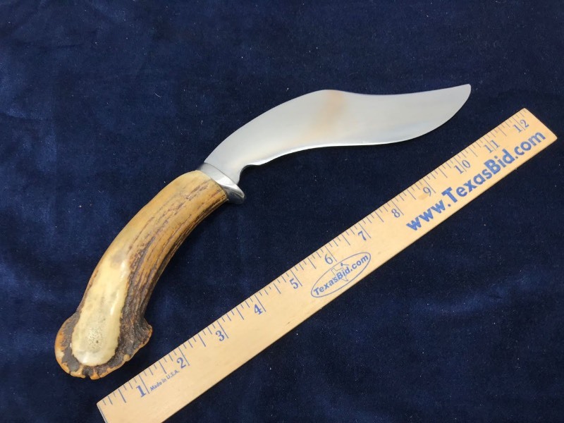lot 195 image: Knife  Unmarked Gurka Style, Axis Stag