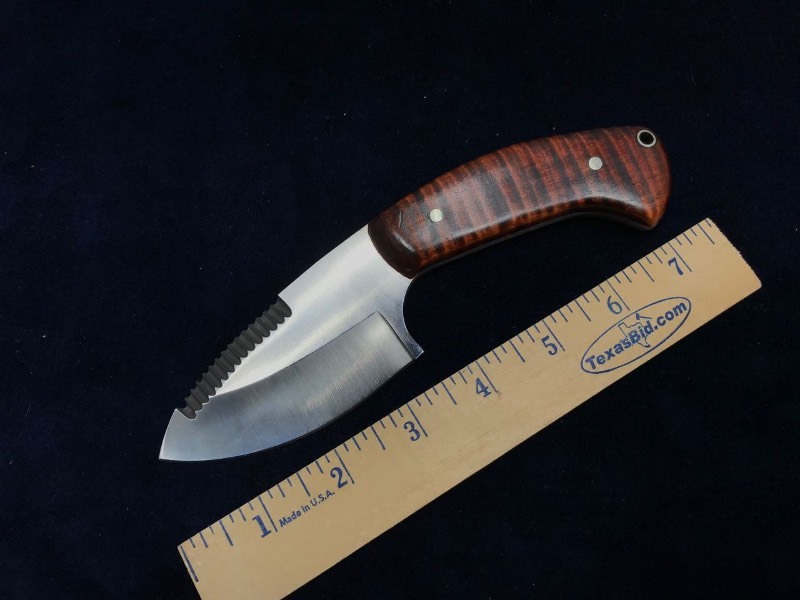 lot 204 image: Knife  Unmarked Skinning, Tiger Stripe Maple Handle