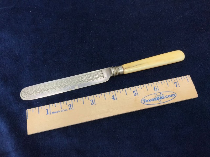 lot 250 image: Knife  Unmarked Bone Handle, Spreading (loose handle)