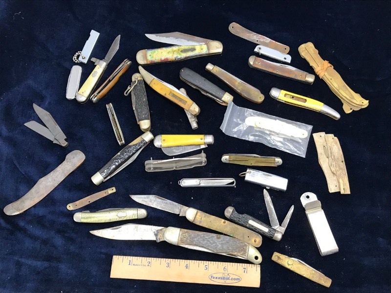 lot 272 image: Parts & Pieces  Assorted Broken Pocket Knives