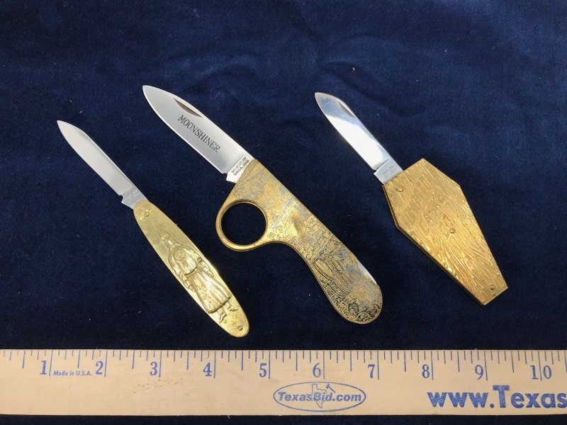 lot 293 image: (3) Novelty Knives