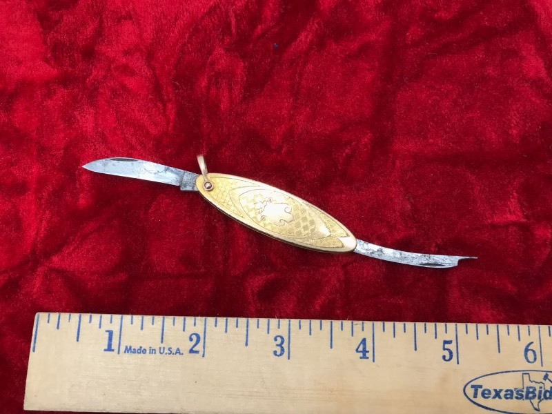 lot 302 image: Watch Fob Knife  (FMCO on loop)