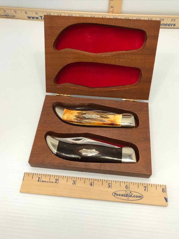 lot 325 image: Bulldog America Knife Set 0483, 1976 Bicentennial Set