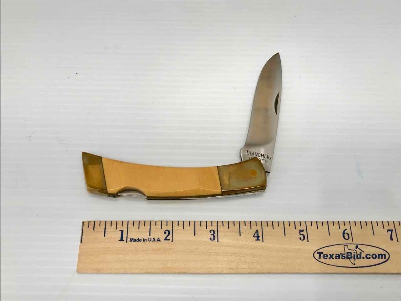 lot 332 image: Knife Bianchi by Gerber Temecula CA 92390, Locking