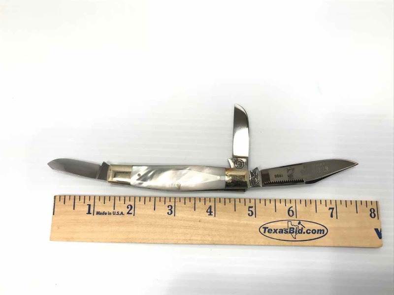 lot 350 image: Bulldog Knife  Knife Club 1986, Mother of Pearl