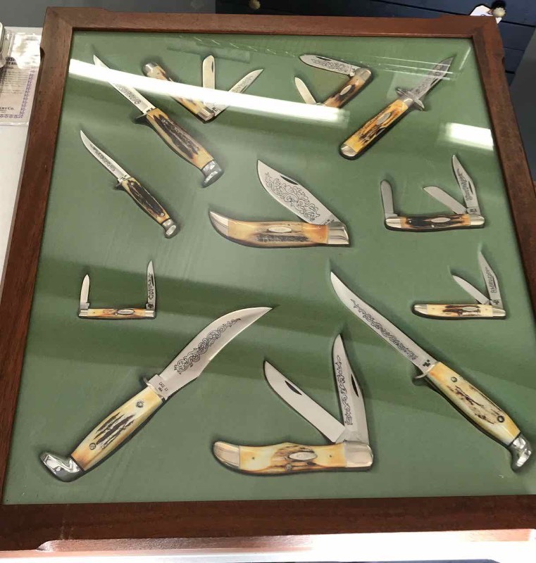 lot 361 image: (12 Pieces) Collection of Case Knives in a Case (green)