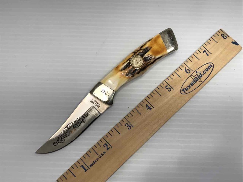 lot 400 image: NKCA Club Knife  1992 1 of 1000 Bear Mgc.