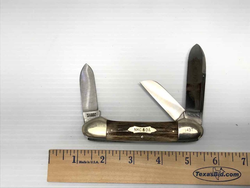 lot 403 image: NKCA Club Knife  1977 Kissing Crane 1 of 5000 NKC & DA 1437