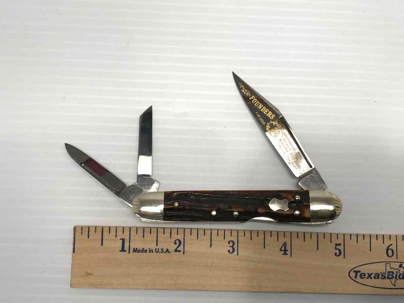lot 420 image: Fightn Rooster Knife  1982 279 Founders Frank Buster Cut. Co. Germany