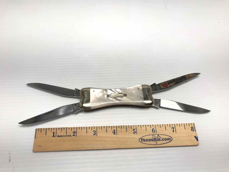 lot 425 image: Fightn Rooster Knife (Mother of Pearl)  1991 095