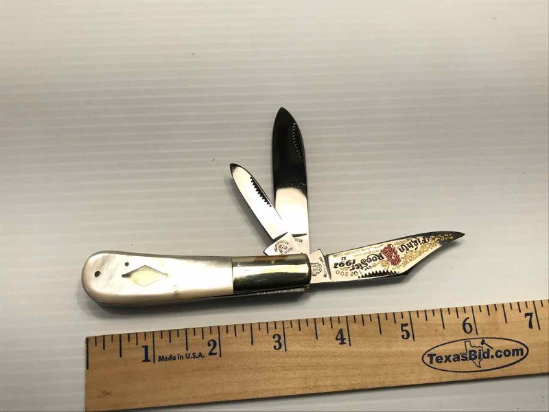 lot 426 image: Fightn Rooster Knife (Mother of Pearl)  1992 094