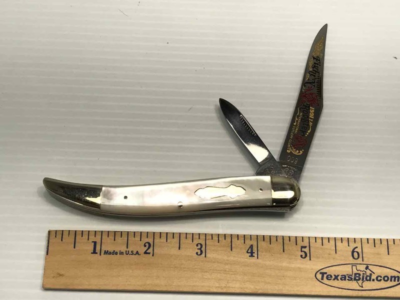 lot 427 image: Fightn Rooster Knife (Mother of Pearl)  1991 009