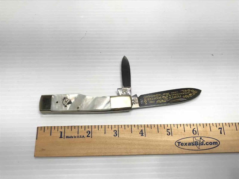lot 428 image: Fightn Rooster Knife (Mother of Pearl)  1981 505