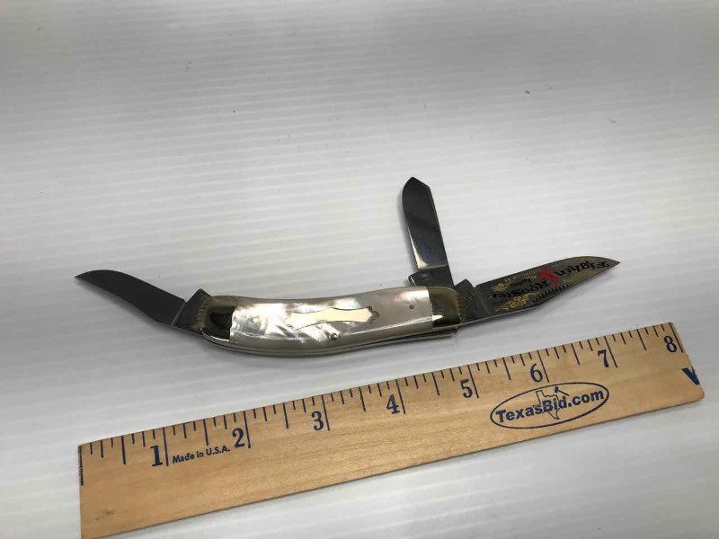 lot 434 image: Fightn Rooster Knife (Mother of Pearl)  1996 115