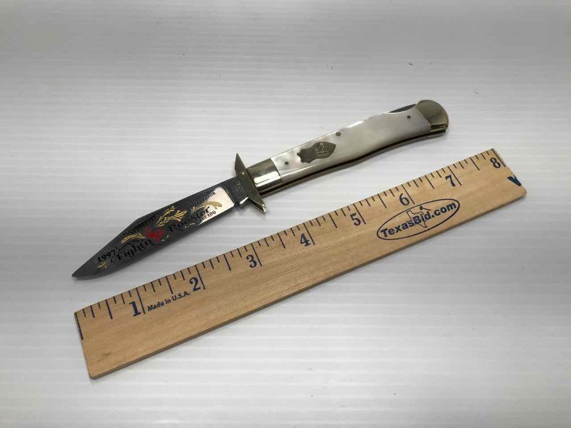 lot 436 image: Fightn Rooster Knife (Mother of Pearl)  1997 061