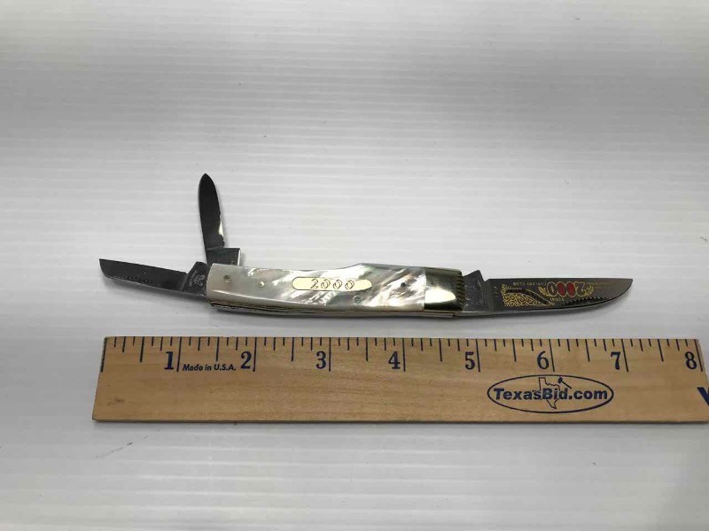 lot 440 image: Fightn Rooster Knife (Mother of Pearl)  2000 011