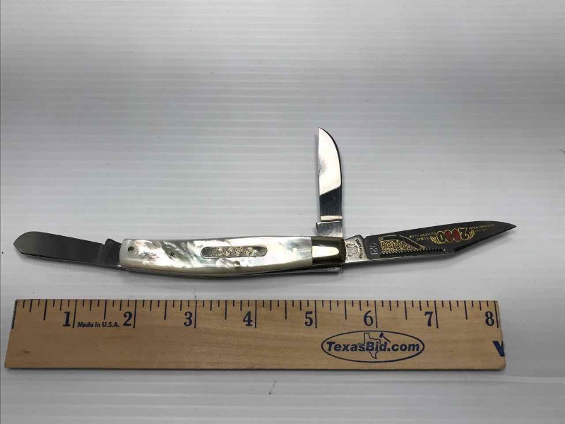 lot 441 image: Fightn Rooster Knife (Mother of Pearl)  2000 021