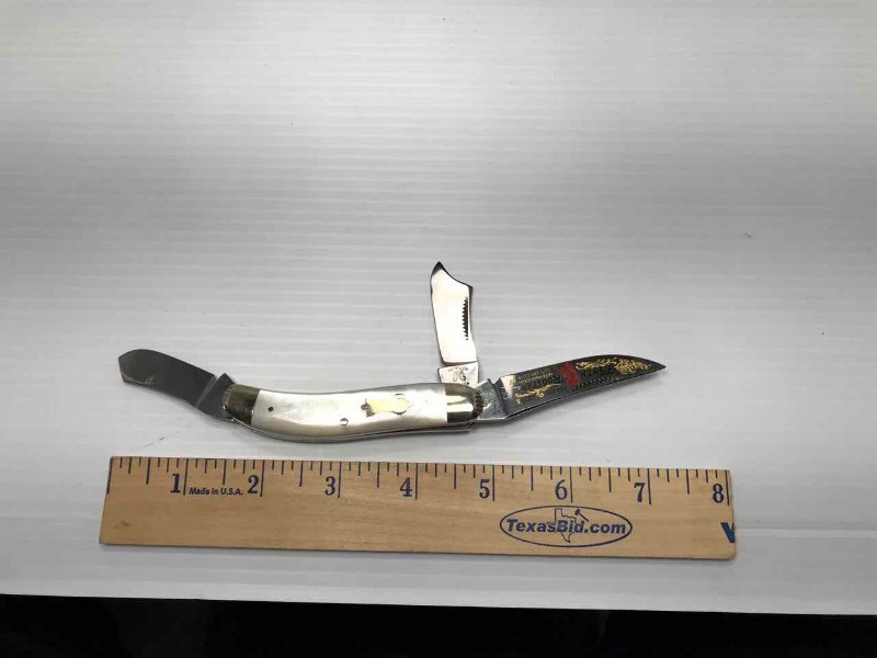 lot 443 image: Fightn Rooster Knife (Mother of Pearl)  1993 153