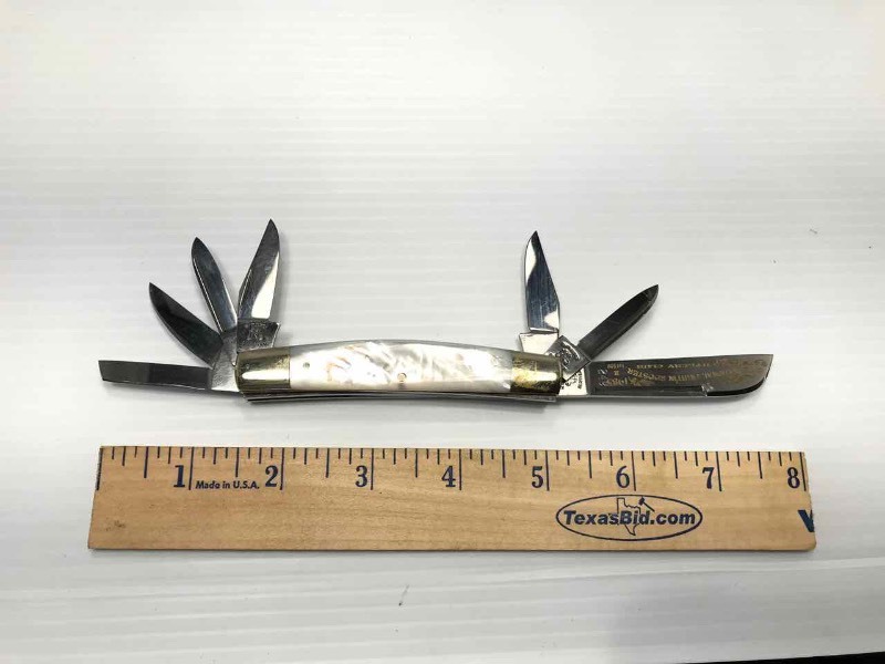 lot 444 image: Fightn Rooster Knife (Mother of Pearl)  1985 249