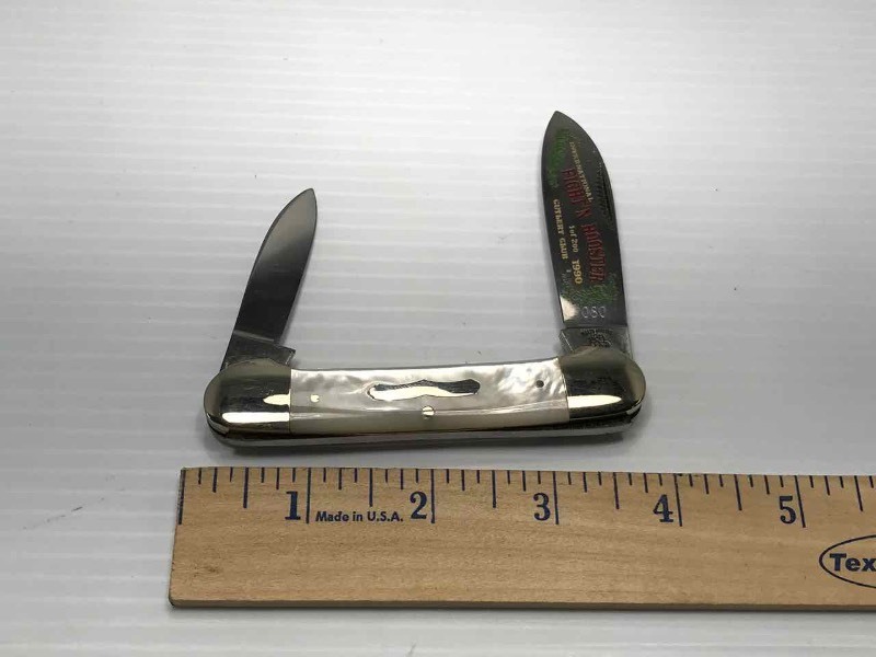 lot 453 image: Fightn Rooster Knife (Mother of Pearl)  1990 080