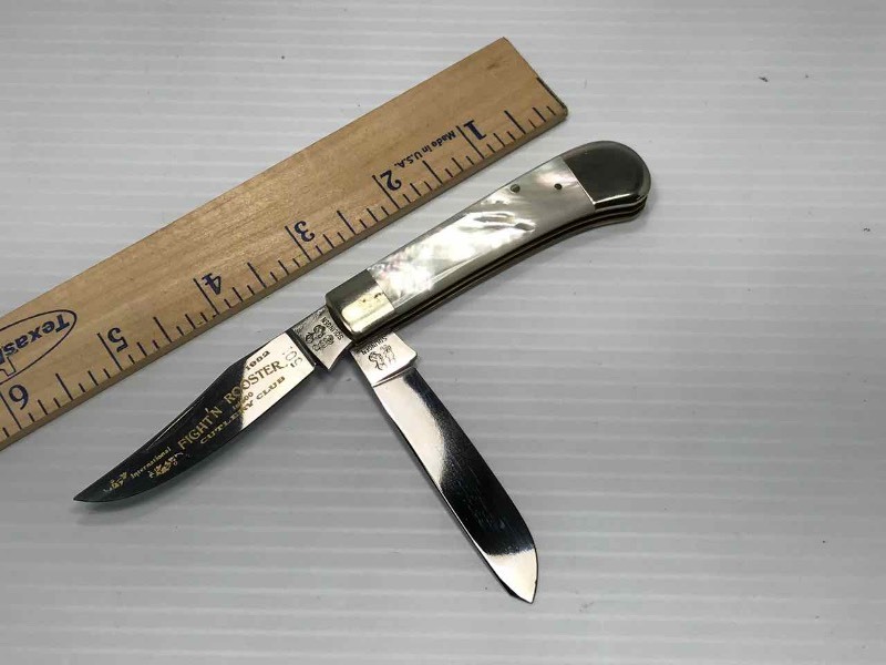 lot 454 image: Fightn Rooster Knife (Mother of Pearl)  1982 501