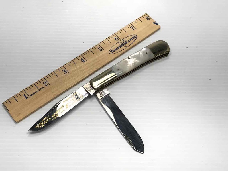 lot 455 image: Fightn Rooster Knife (Mother of Pearl)  1982 487