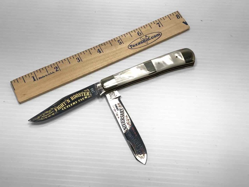 lot 460 image: Fightn Rooster Knife (Mother of Pearl)  Tenth Anniversay 1975-1985 186