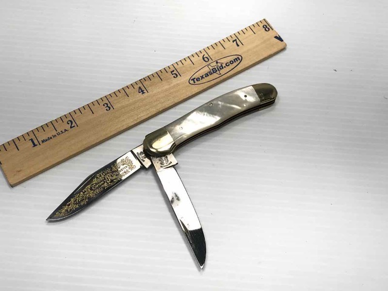 lot 461 image: Fightn Rooster Knife  The Captains Rooster (Mother of Pearl)