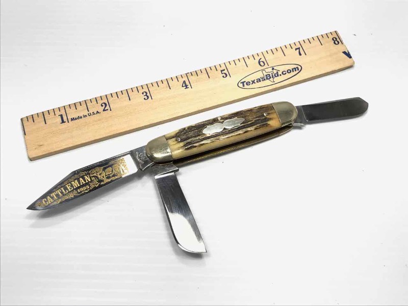lot 471 image: Fightn Rooster Knife  1985 Cattleman