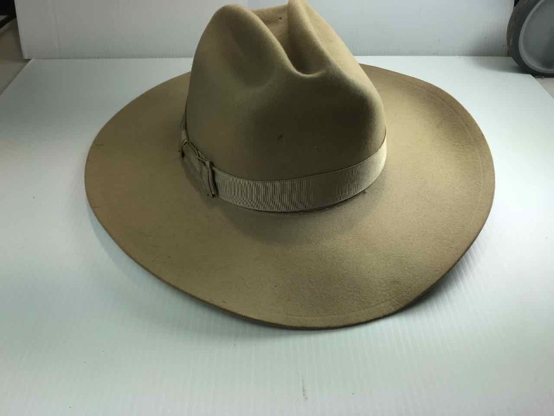 lot 585 image: Cowboy Hat Cattleman-N-Cowboy Outfitters 7-18 7X quality