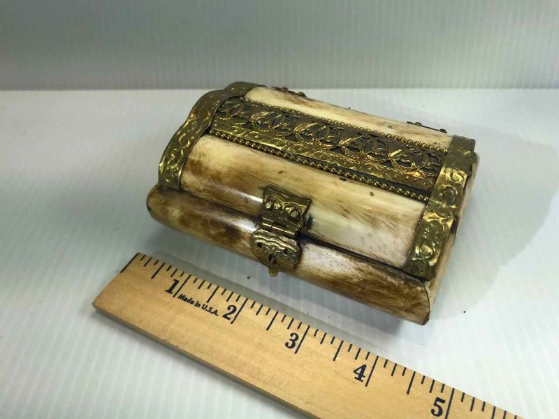 lot 602 image: Trinket Box of BoneHorn with Brass Details