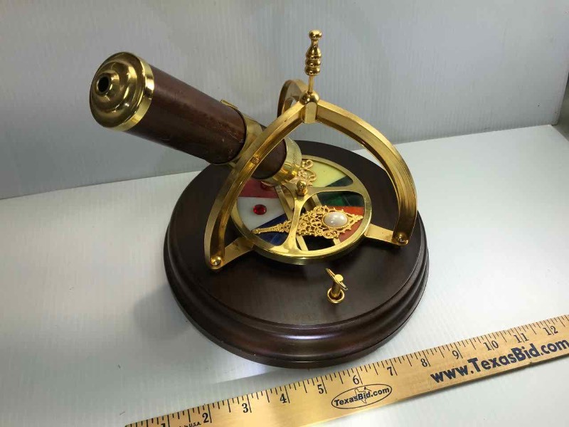lot 609 image: Kaleidoscope  Wind Up with Music