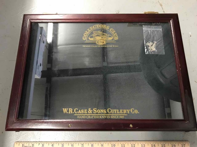 lot 625 image: Case Collectors Club  Display Case