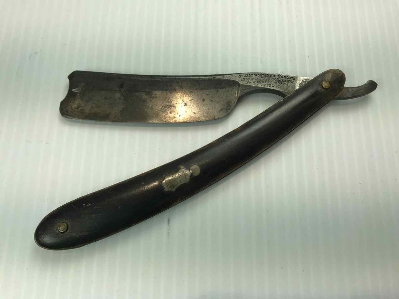 lot 712 image: Straight Razor  GeorgeWostenholm &Sons Celebrated I-XL Washington Works, Sheffield