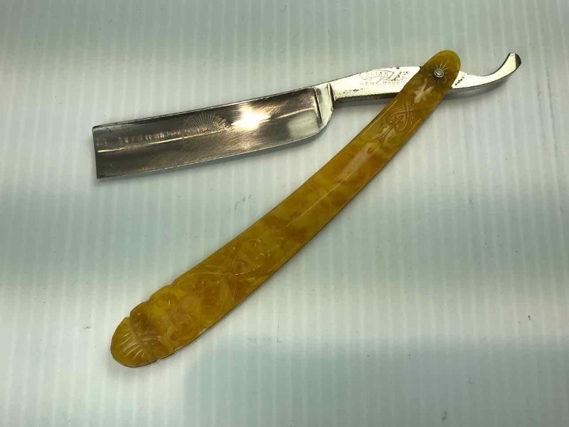 lot 715 image: Straight Razor  Elias Moussi New York