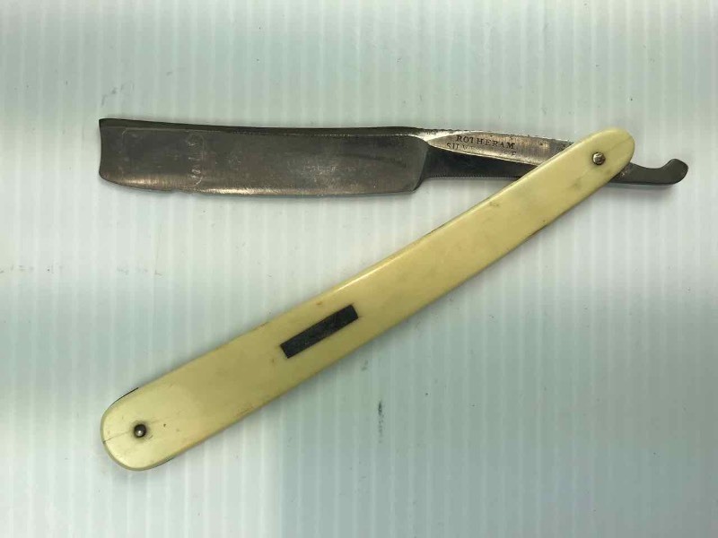 lot 722 image: Straight Razor  Rotheram Silver